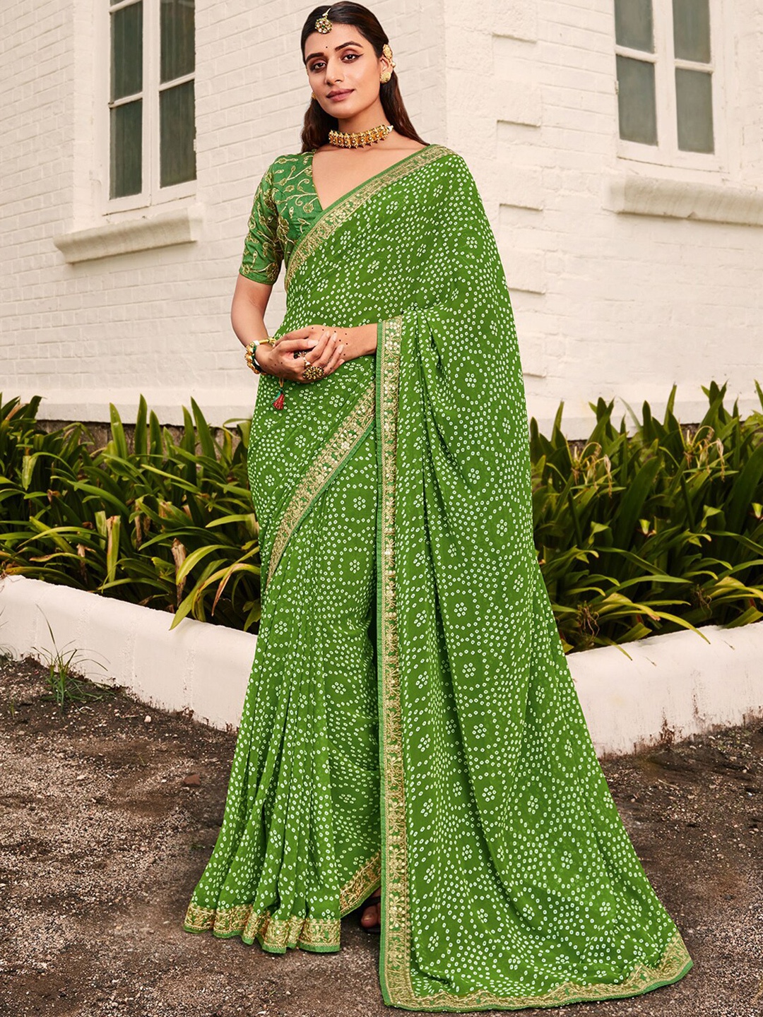 

Mitera Bandhani Printed Embroidered Saree, Green