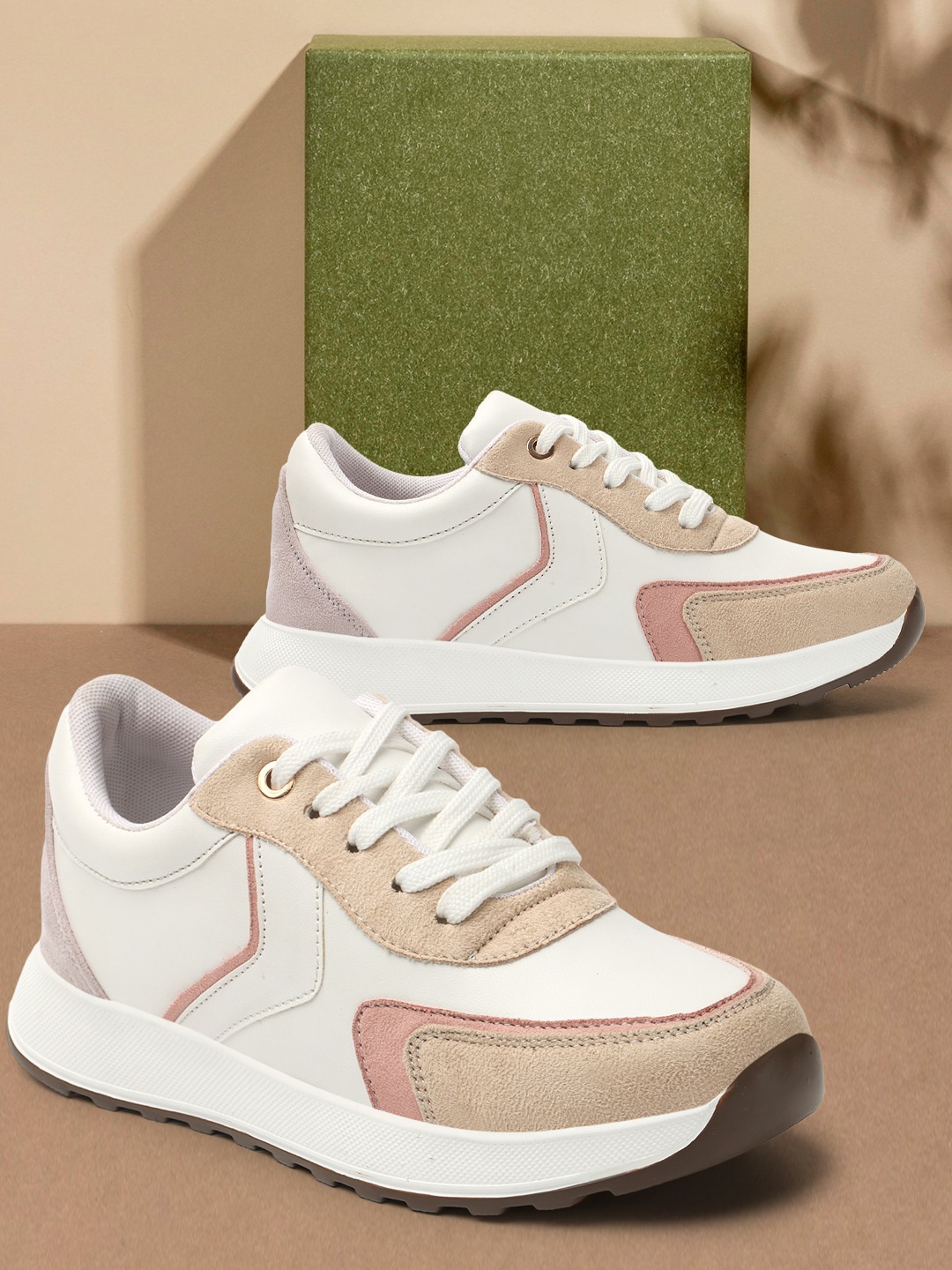 

VENDOZ Women Colourblocked Lightweight Sneakers, White