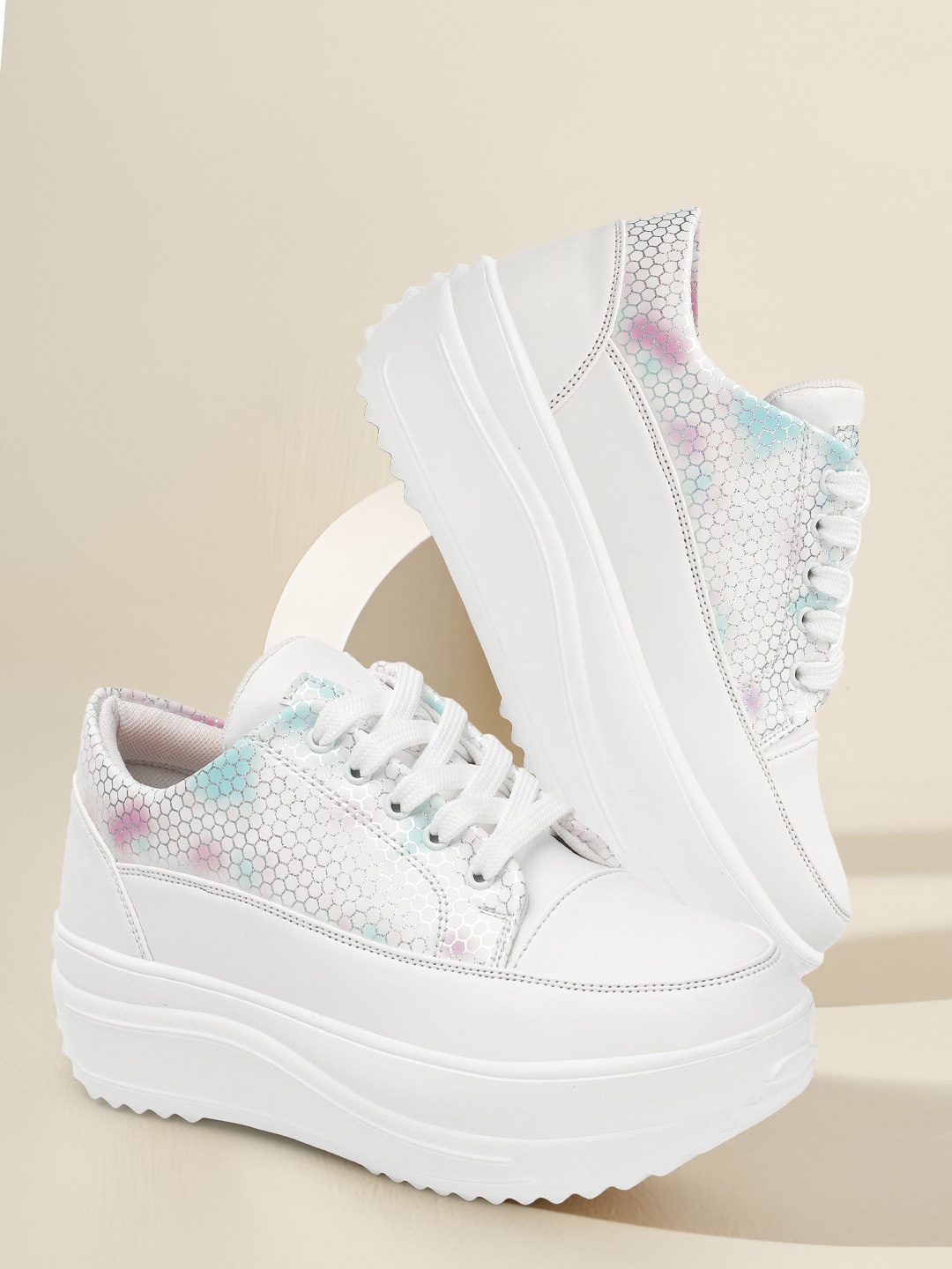 

VENDOZ Women Printed Lightweight Comfort Insole Basics Sneakers, White