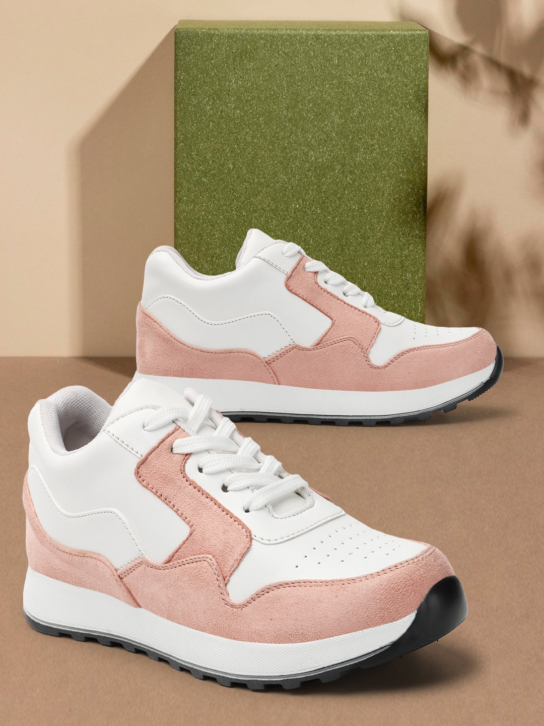 

VENDOZ Women Colourblocked Lightweight Sneakers, White