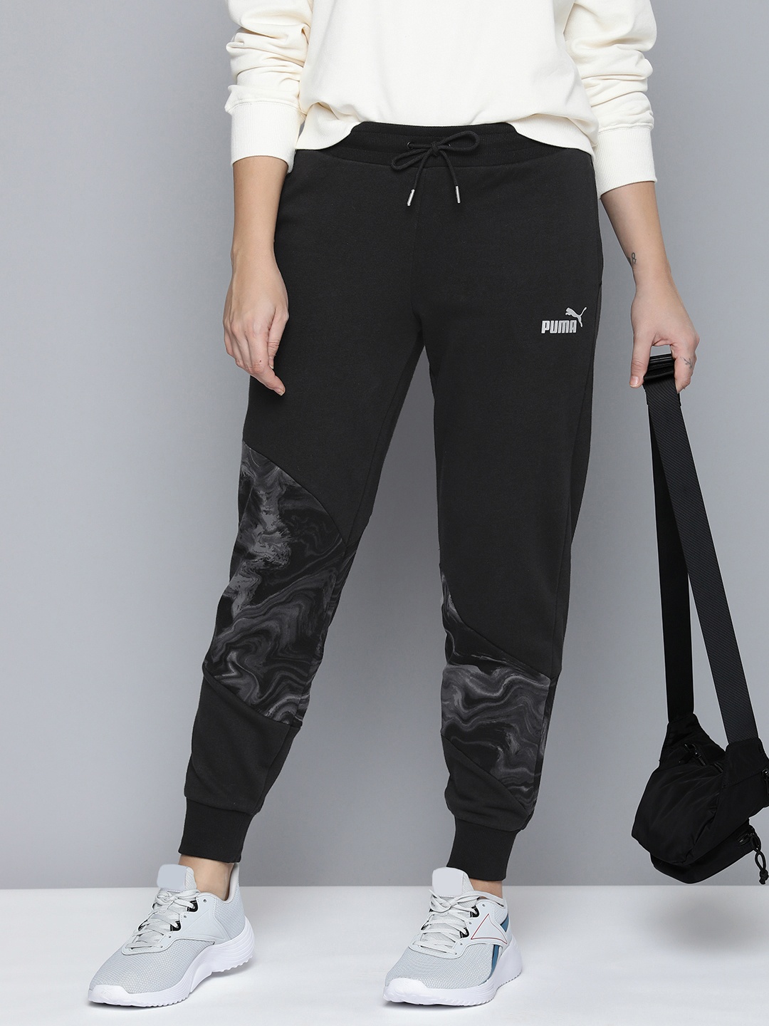 

Puma Women Printed POWER Marble Joggers, Black