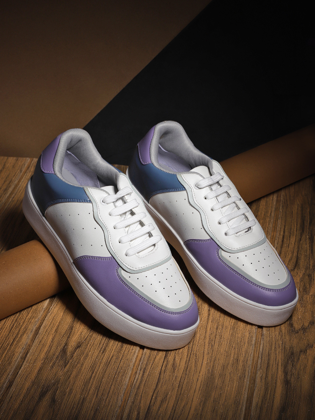 

Roadster Women Colourblocked Perforated Sneakers, White