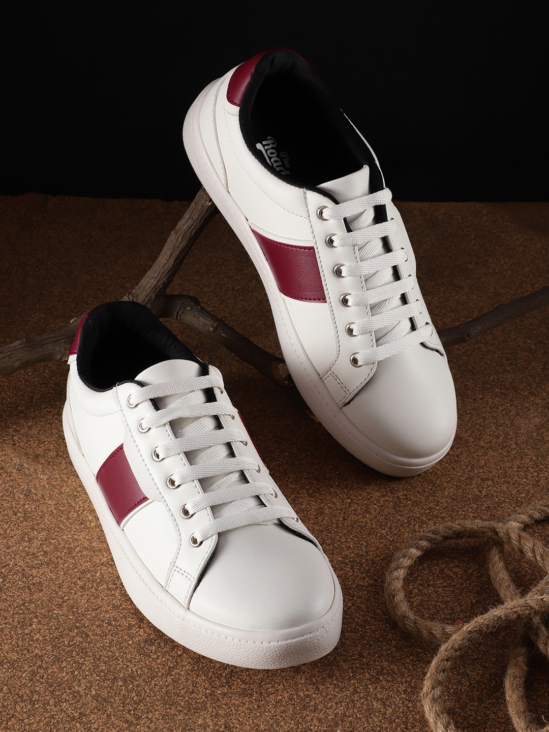 

Roadster Women Round Toe Sneakers, White
