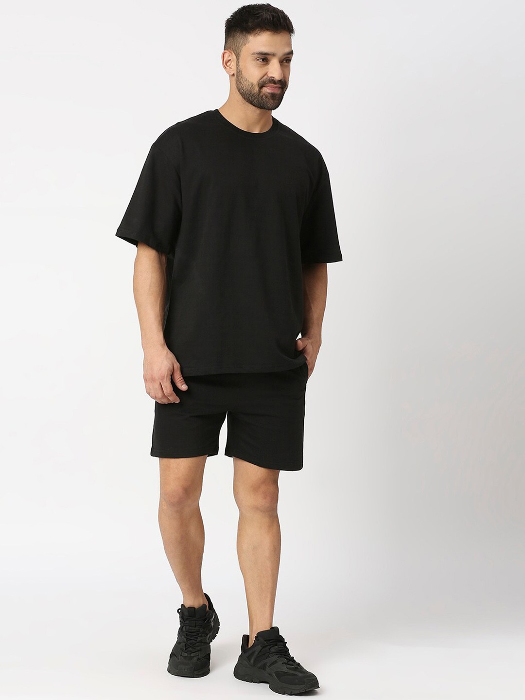 

THE DAILY OUTFITS Round Neck Pure Cotton Oversized T-shirt With Shorts, Black