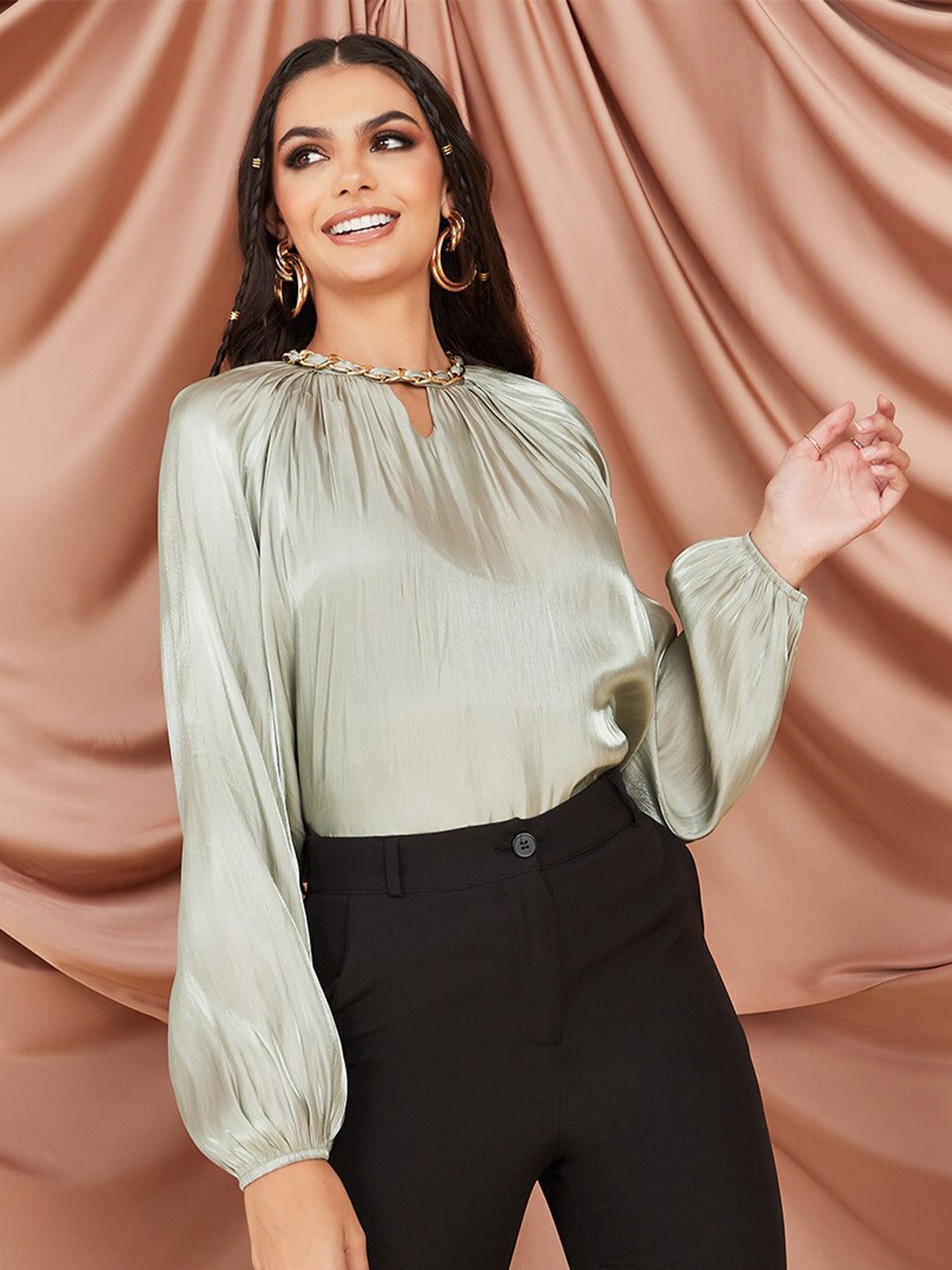 

Styli Green Keyhole Neck Puff Sleeve Top