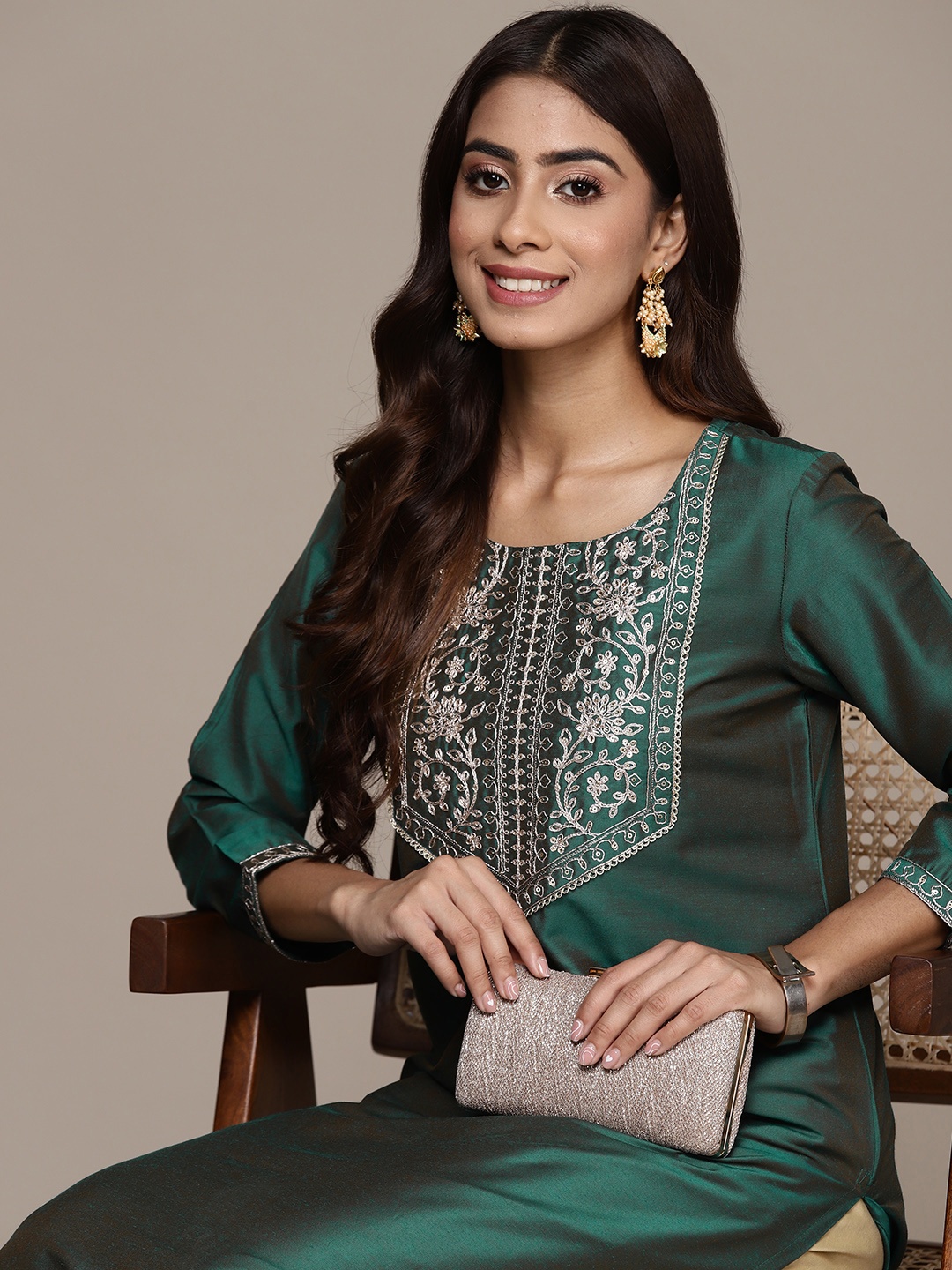 

Ishin Women Green & Gold -Toned Embellished Yoke Design Zari Kurta