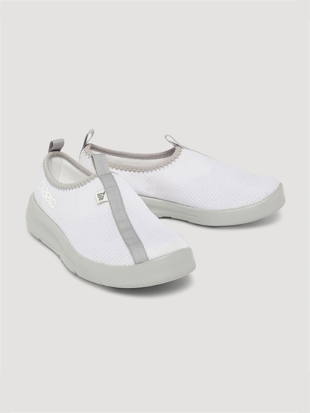 

plaeto Kids EZPlay Textured Mesh Walking Shoes, White