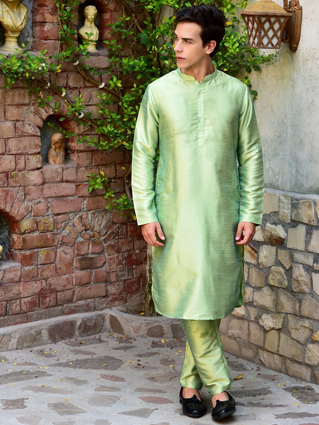 

HOUSE OF DEYANN Mandarin Collar Sequinned Regular Kurta & Pyjamas With Nehru jacket, Green