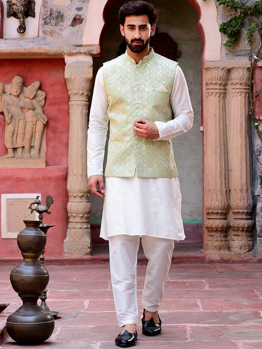 

HOUSE OF DEYANN Mandarin Collar Pure Cotton Kurta & Pyajama With Nehru Jacket, Green