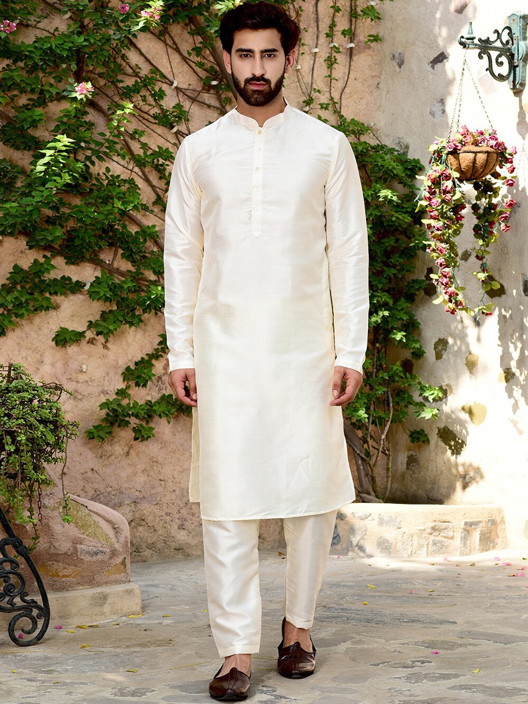 

HOUSE OF DEYANN Mandarin Collar Kurta Pyjamas With Nehru Jacket, Off white
