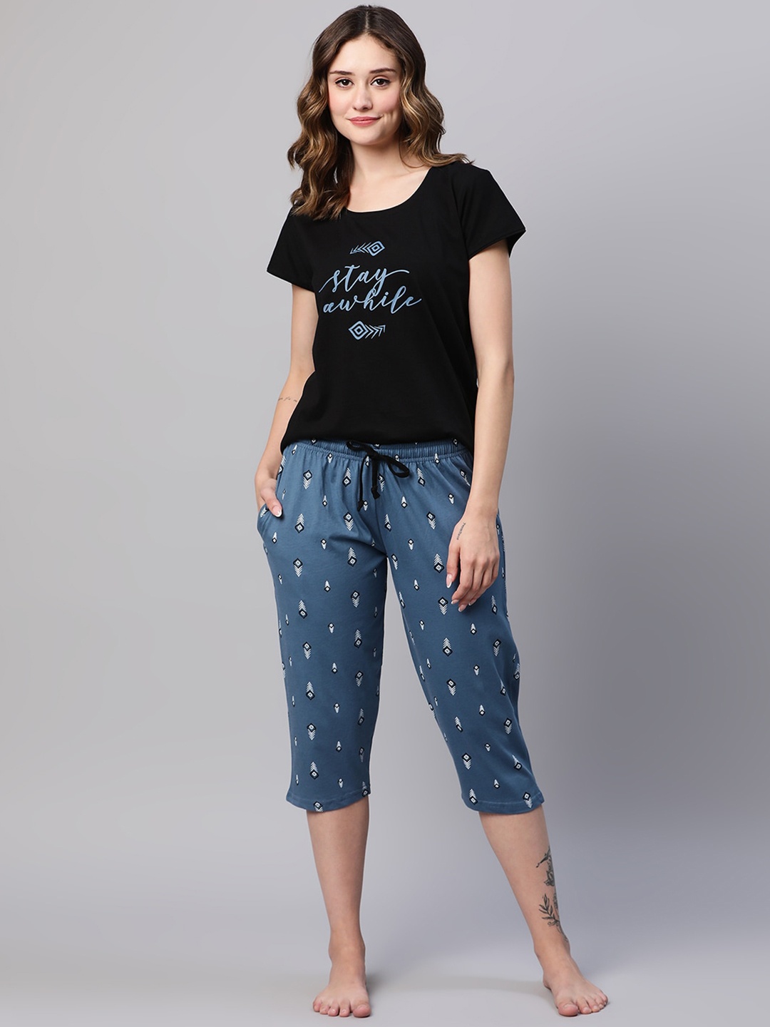 

AV2 Floral Printed Pure Cotton Night suit, Black
