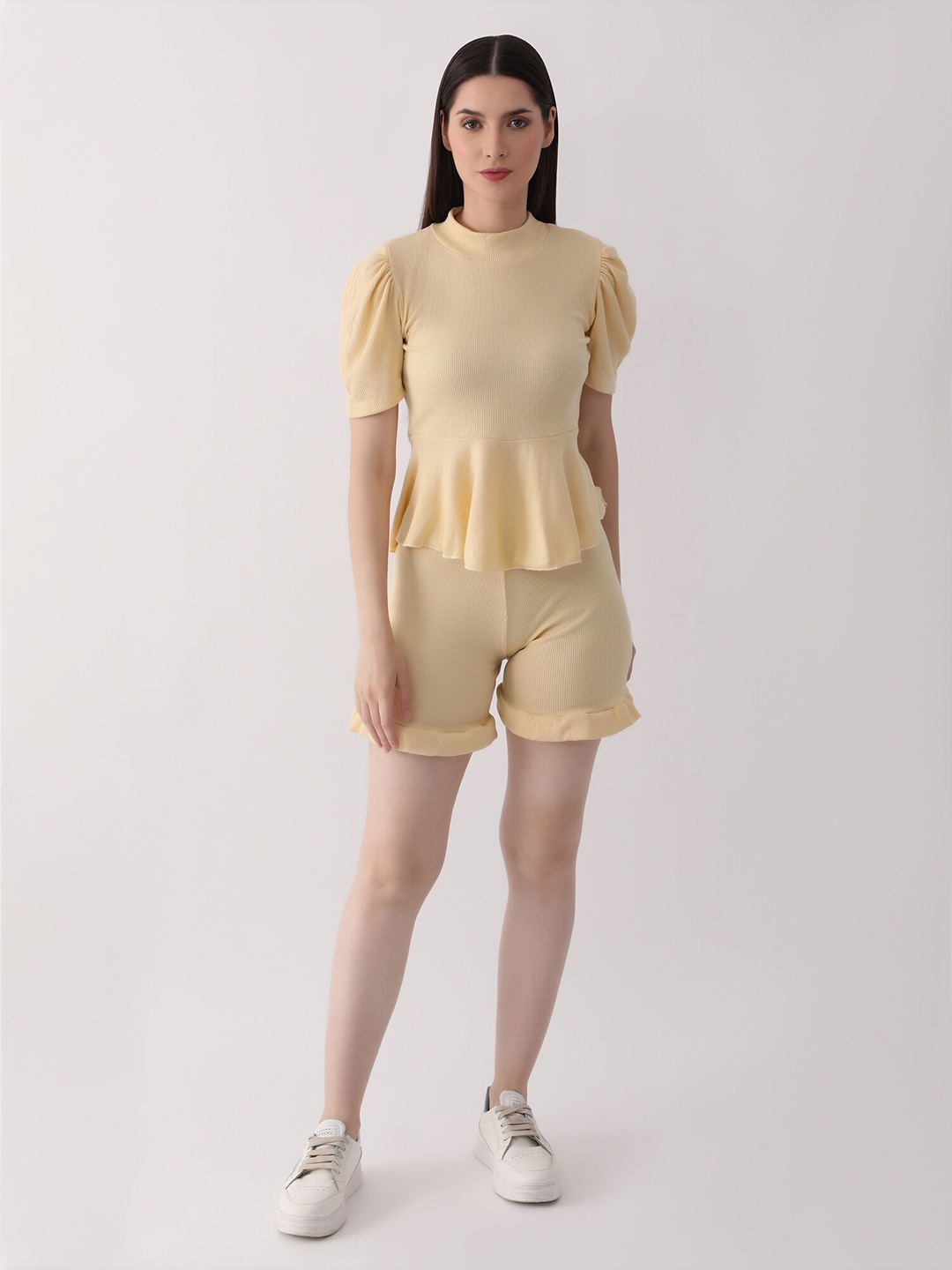 

DKGF FASHION High Neck Puff Sleeve Ribbed Top With Shorts, Beige