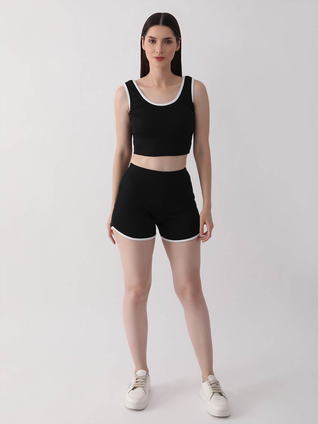 

DKGF FASHION Round Neck Sleeveless Top & Shorts, Black