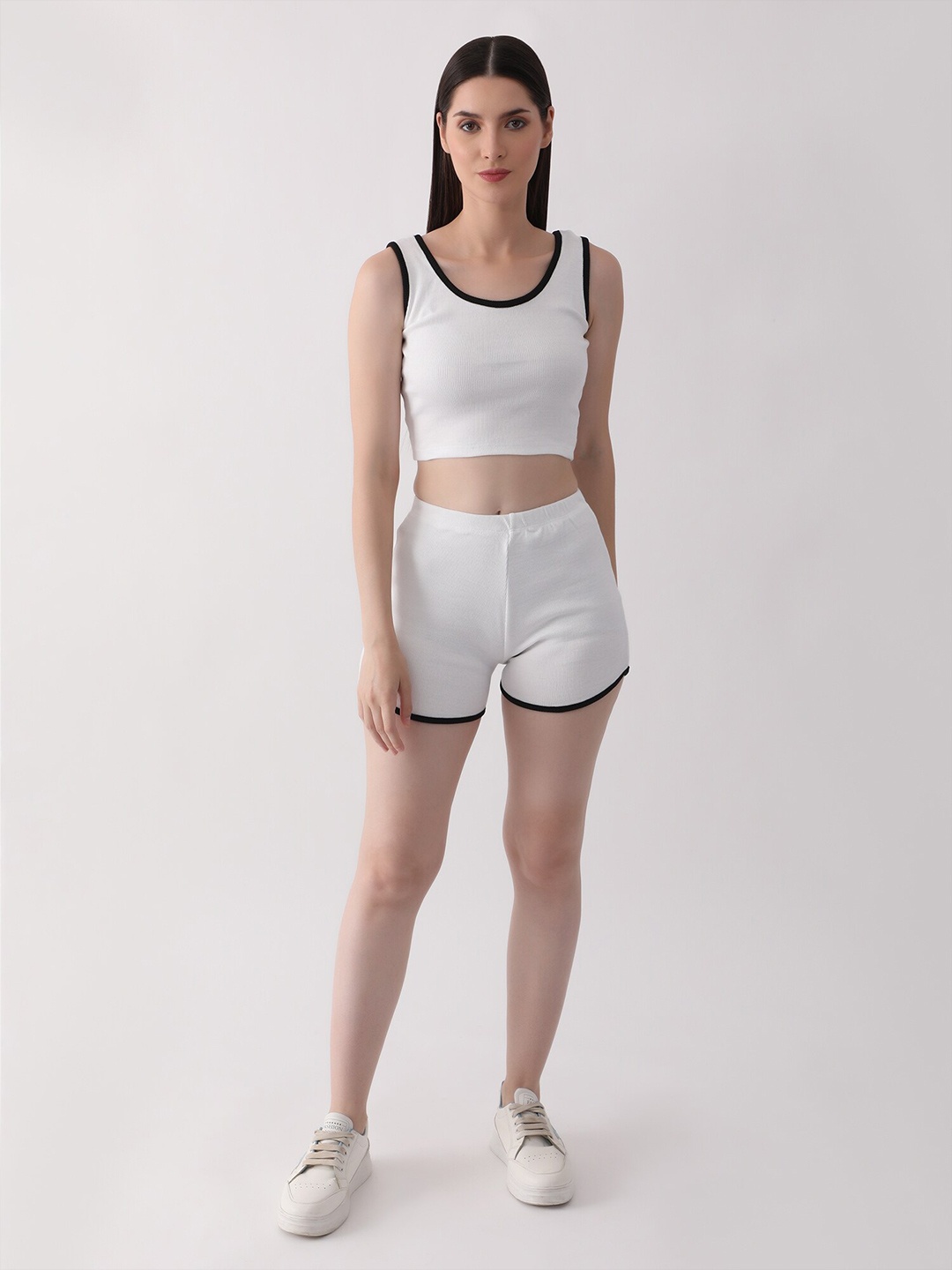 

DKGF FASHION Round Neck Sleeveless Top & Shorts, White