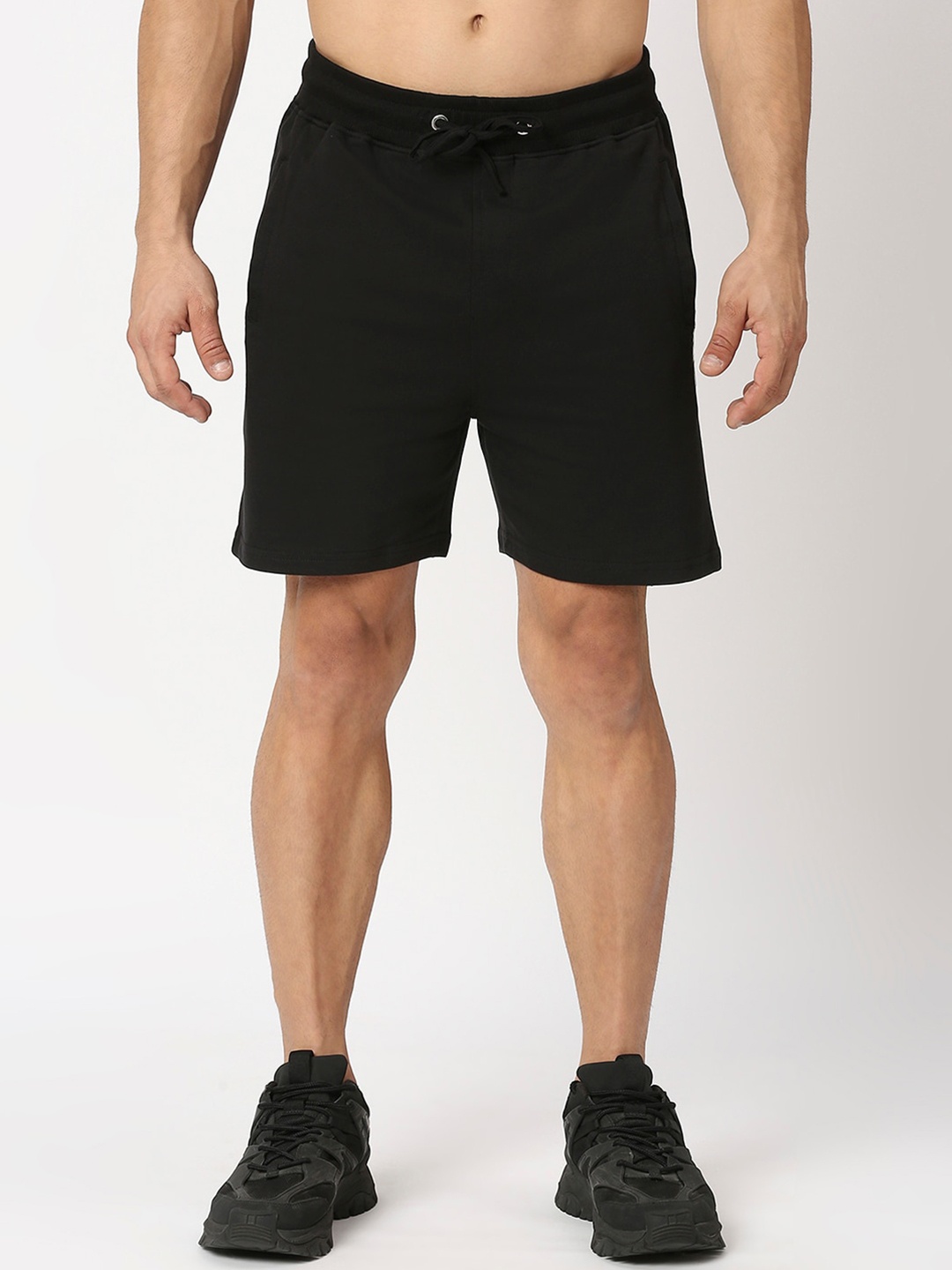 

THE DAILY OUTFITS Men Slim Fit Mid-Rise Regular Pure Cotton Shorts, Black