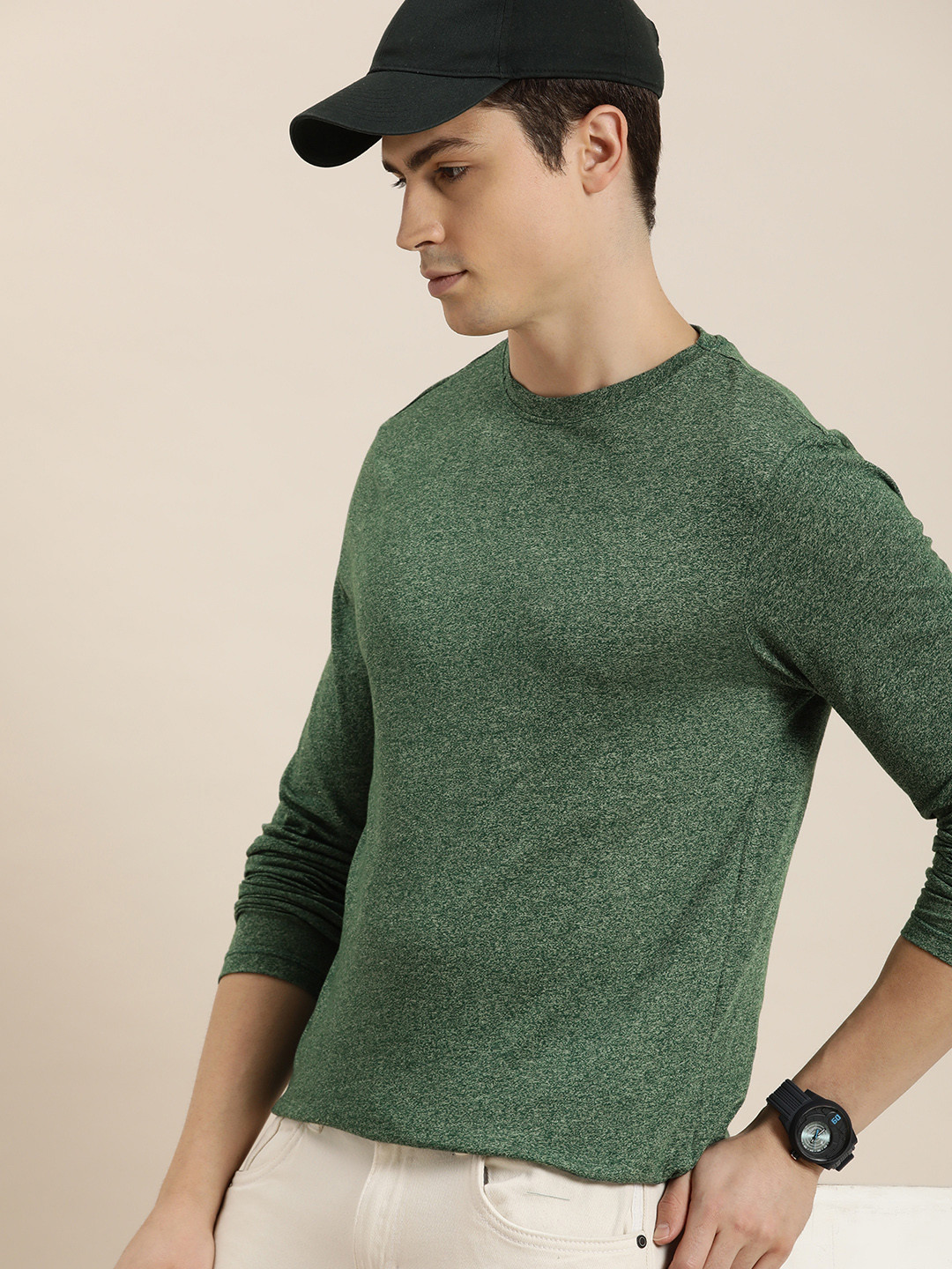 

INVICTUS Solid Round Neck Long Sleeves T-shirt, Green