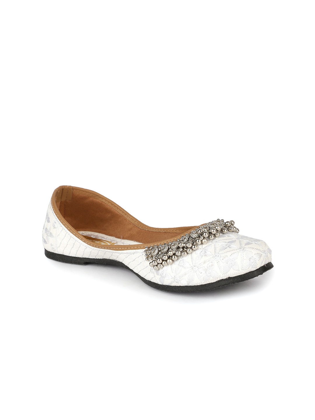 

The Desi Dulhan Embroidered Ethnic Mojaris, White
