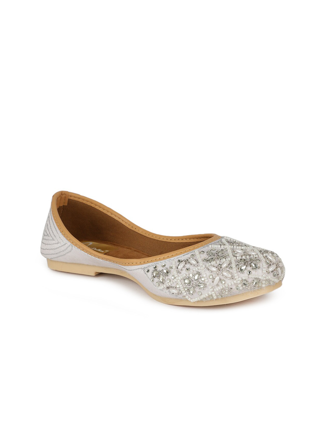 

The Desi Dulhan Embellished Ethnic Mojaris, White