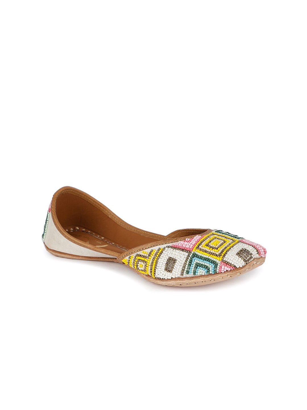 

The Desi Dulhan Ethnic Embellished Mojaris, White