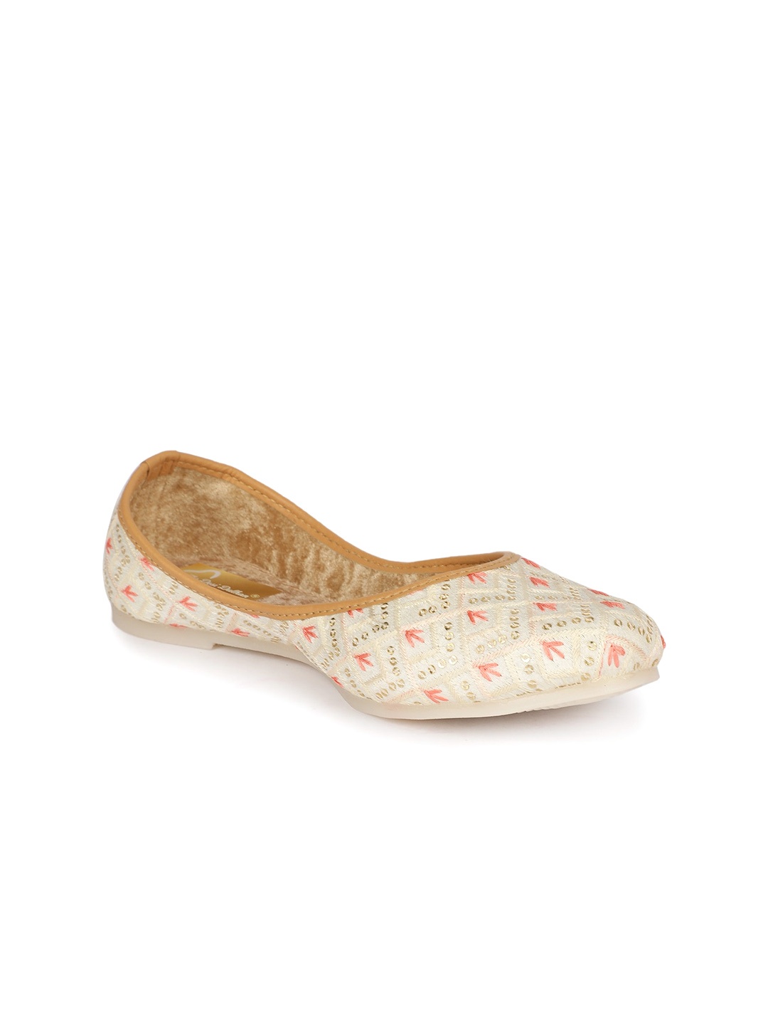 

The Desi Dulhan Embroidered Ethnic Mojaris, White