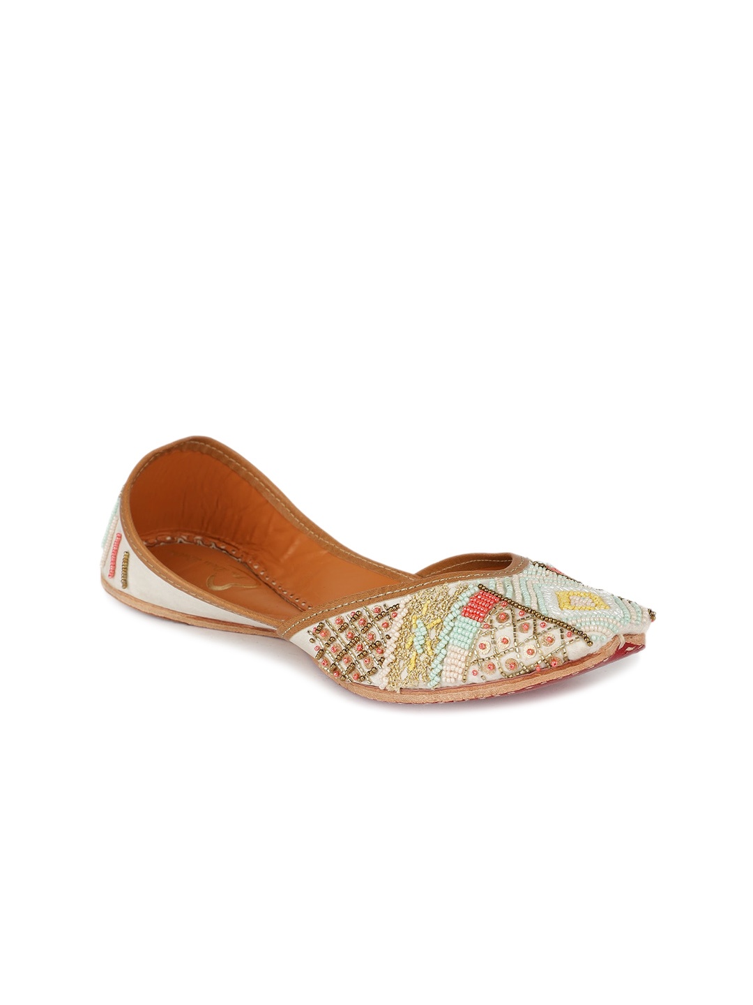 

The Desi Dulhan Ethnic Embellished Mojaris, White