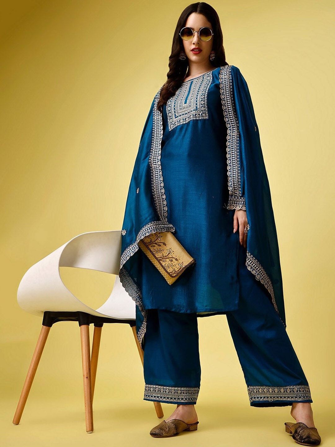 

Navlik Floral Embroidered Regular Thread Work Kurta With Palazzos & Dupatta, Turquoise blue