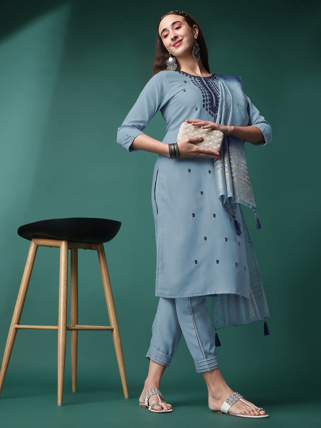 

Navlik Floral Embroidered Regular Kurta With Trousers & With Dupatta, Grey