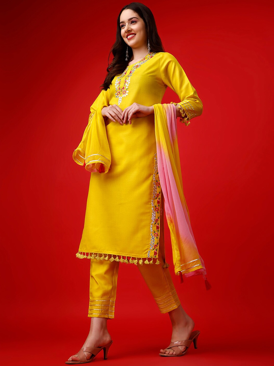 

Navlik Floral Embroidered Thread Work Kurta With Trousers & Dupatta, Yellow