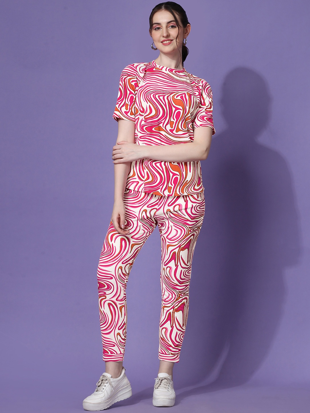 

SHEETAL Associates Printed T-Shirt With Trousers Co-Ords, White