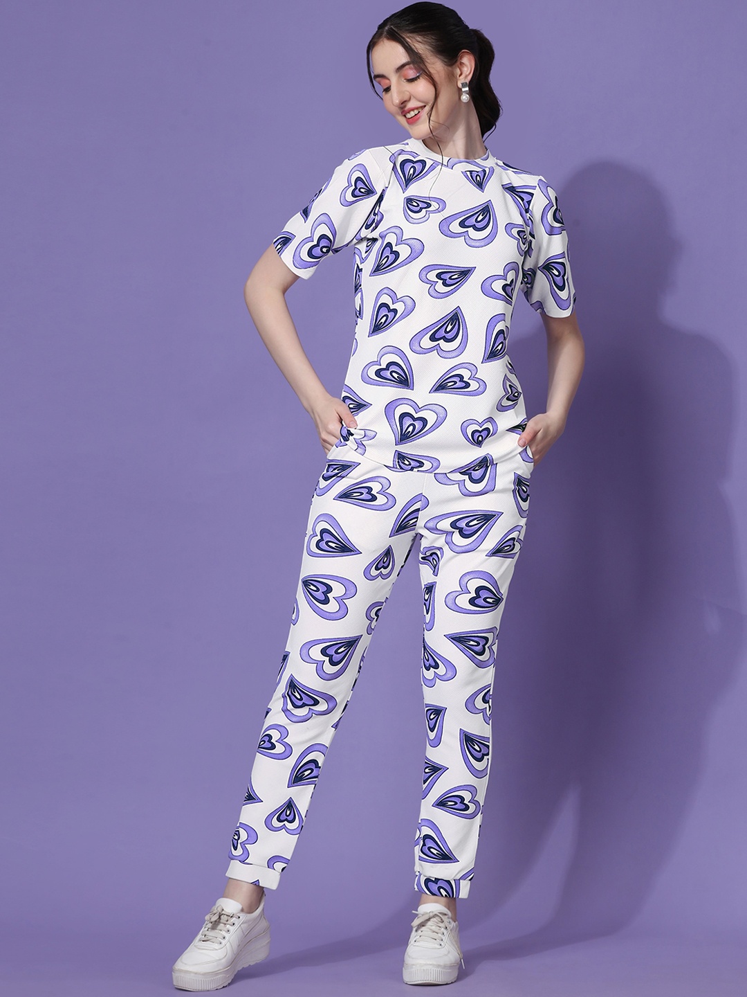 

SHEETAL Associates Printed T-Shirt With Joggers Co-Ords, White
