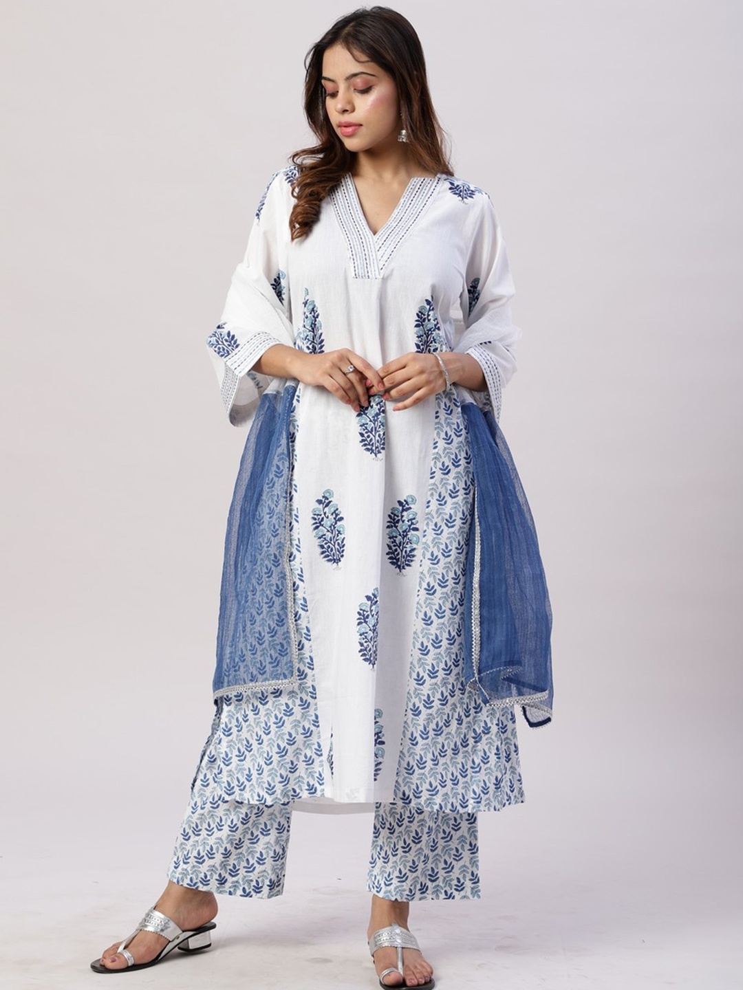 

Spring Soul Ethnic Motifs Printed Pure Cotton Kurta with Trousers & With, White