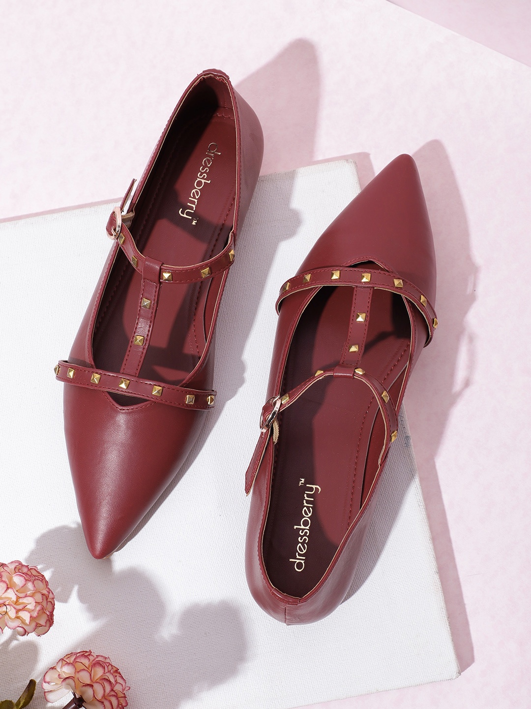 

DressBerry Women Stone Embellished Ballerinas, Maroon