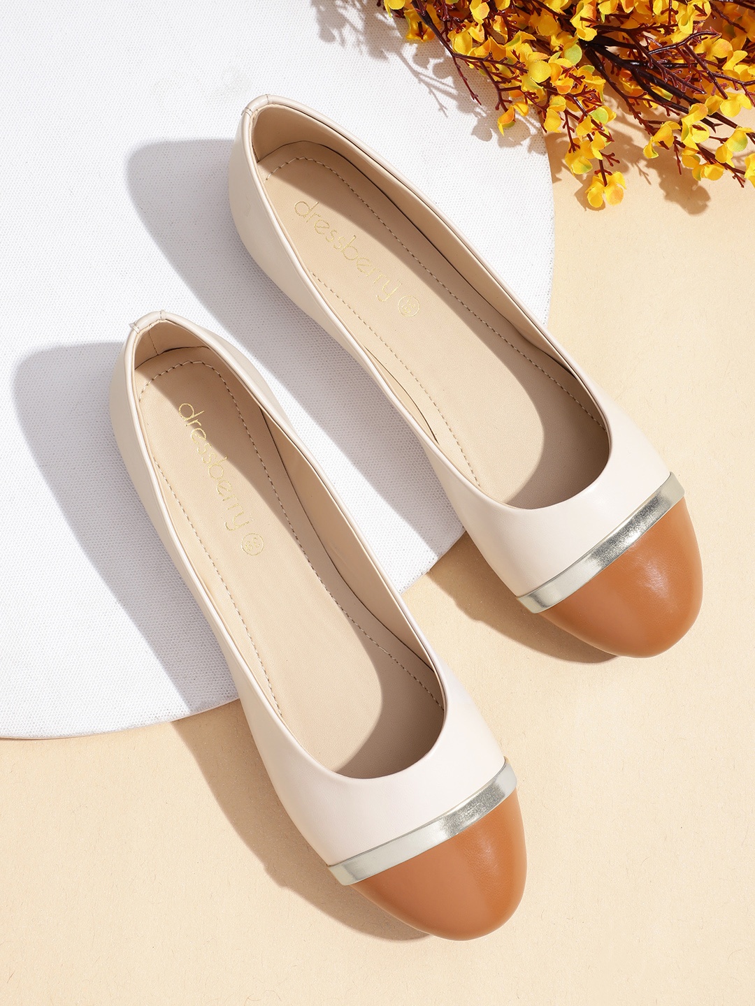 

DressBerry Women Colourblocked Ballerinas, Cream