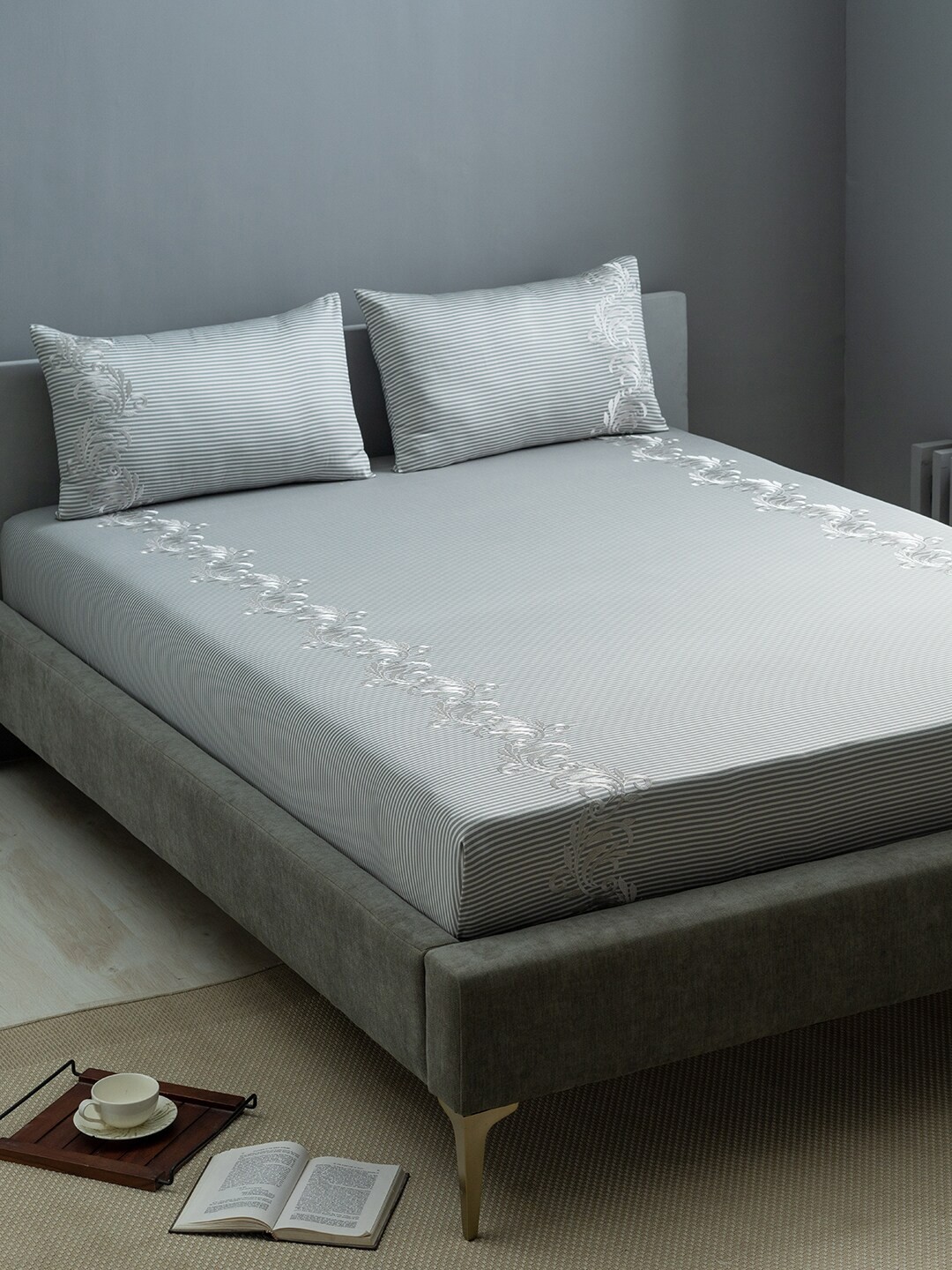 

DDecor Grey & White Striped Cotton 210 TC King Bedsheet With 2 Pillow Covers