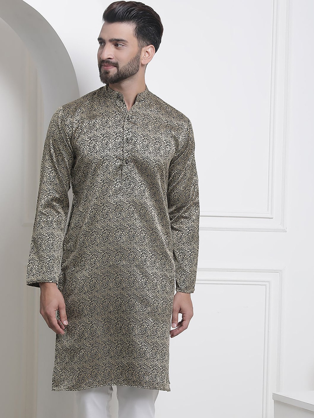 

SOJANYA Ethnic Motifs Woven Design Mandarin Collar Straight Kurta, Black
