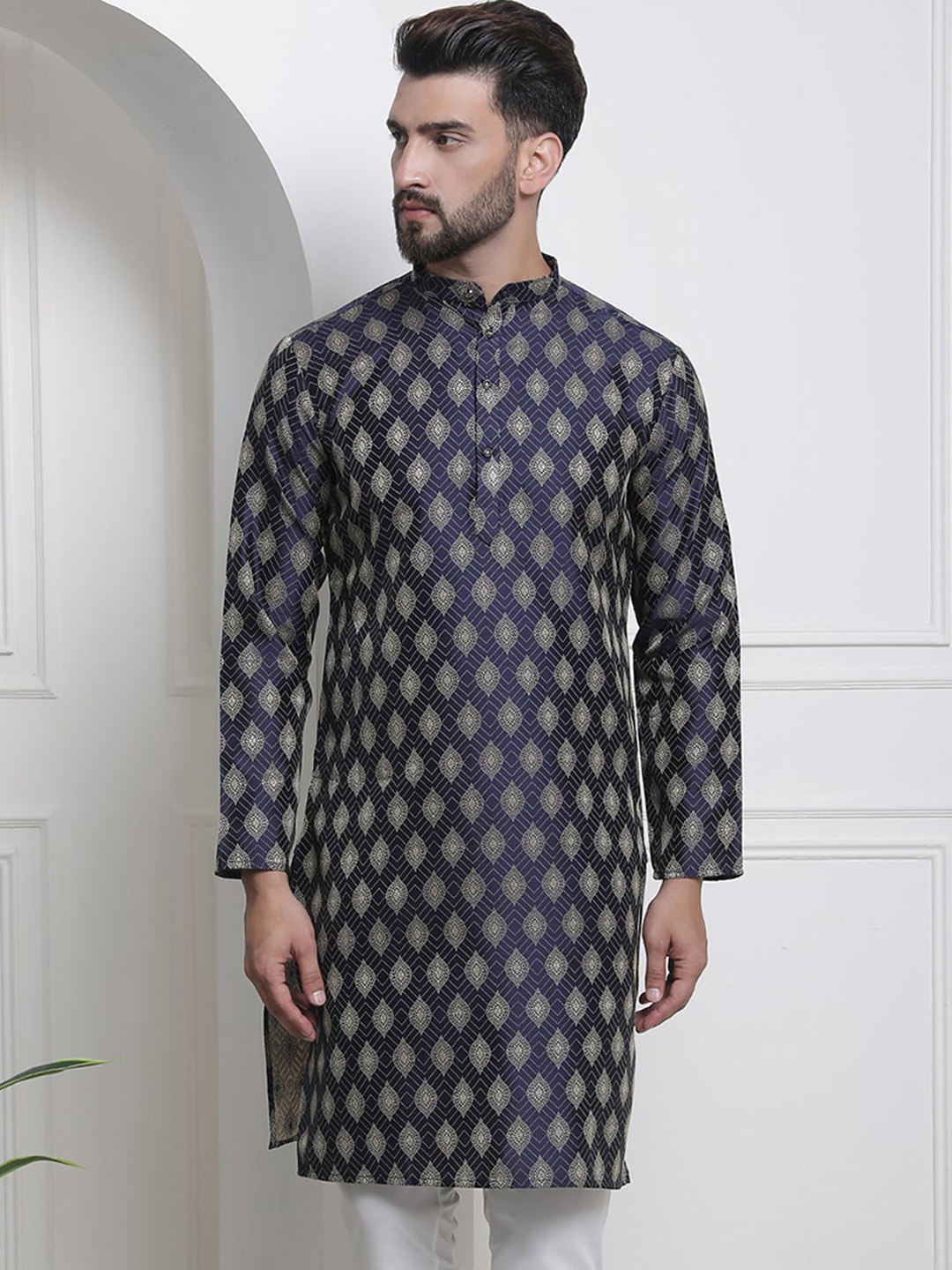 

SOJANYA Ethnic Motifs Embroidered Silk Cotton Kurta, Navy blue