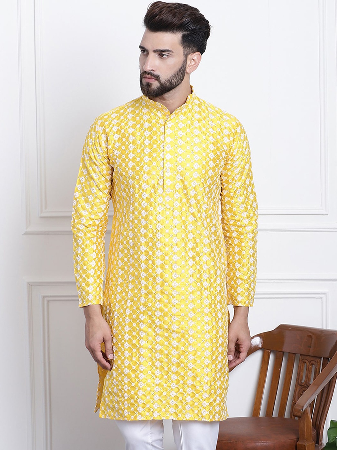 

SOJANYA Floral Embroidered Thread Work Kurta, Yellow