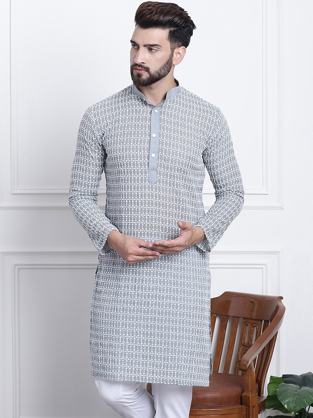 

SOJANYA Embroidered Pure Cotton Kurta, Grey