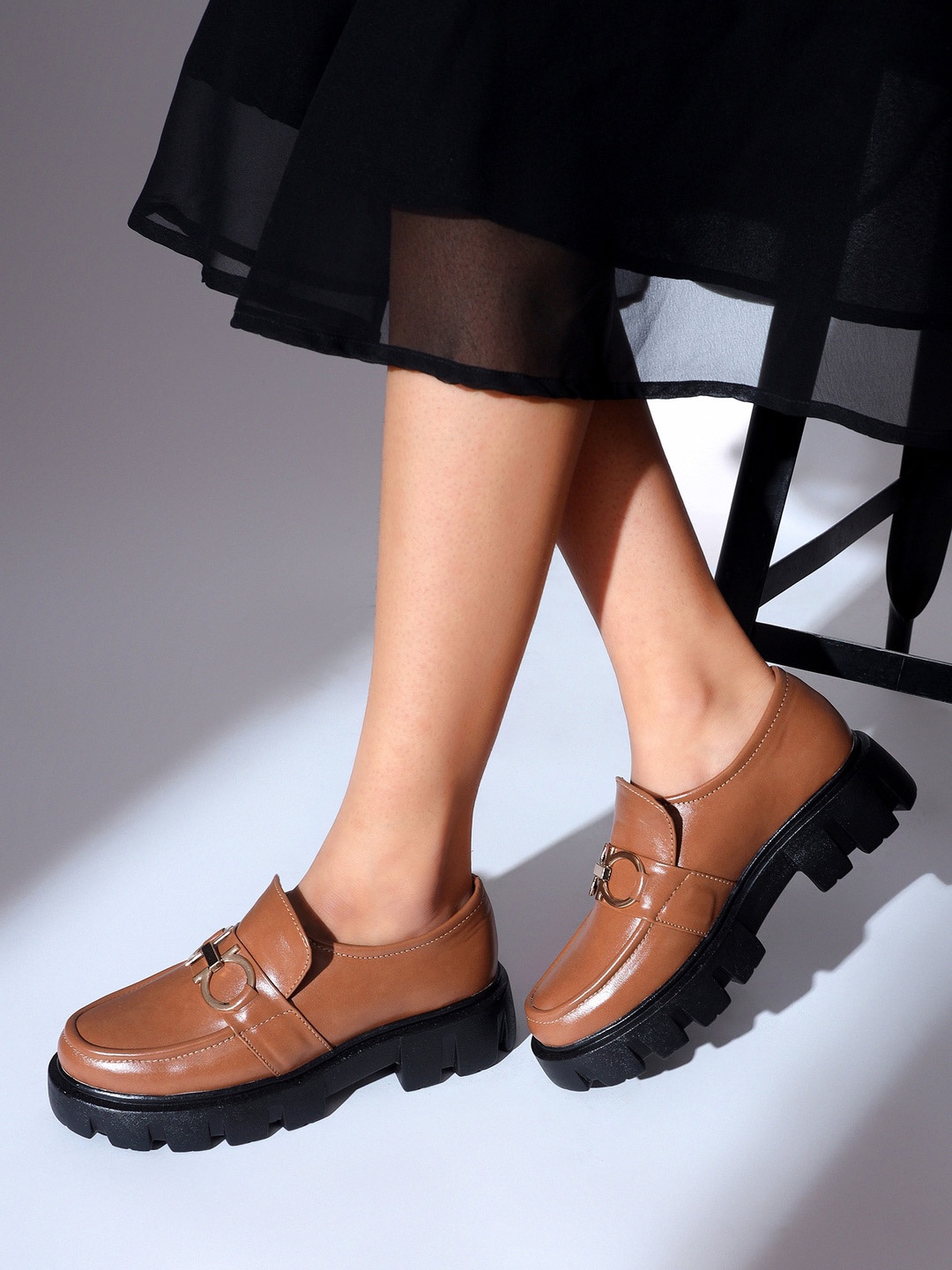 

The Roadster Lifestyle Co. Women Tan Brown Comfort Insole Contrast Sole Horsebit Loafers