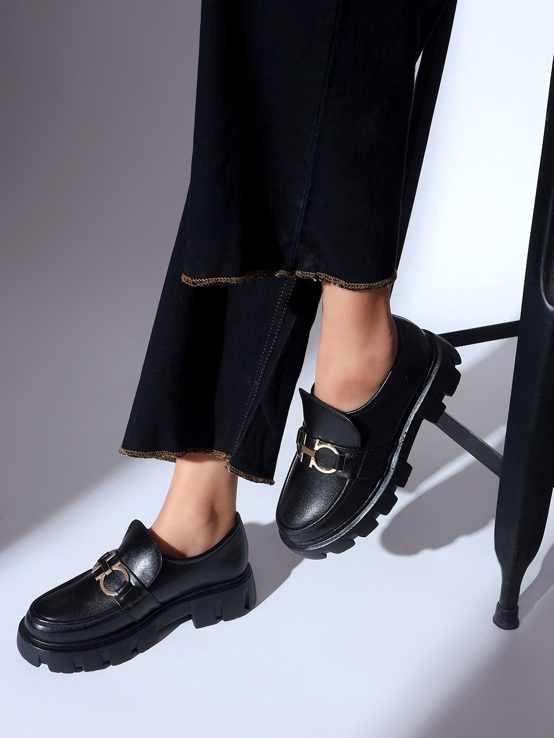 

The Roadster Lifestyle Co. Women Black Comfort Insole Horsebit Loafers