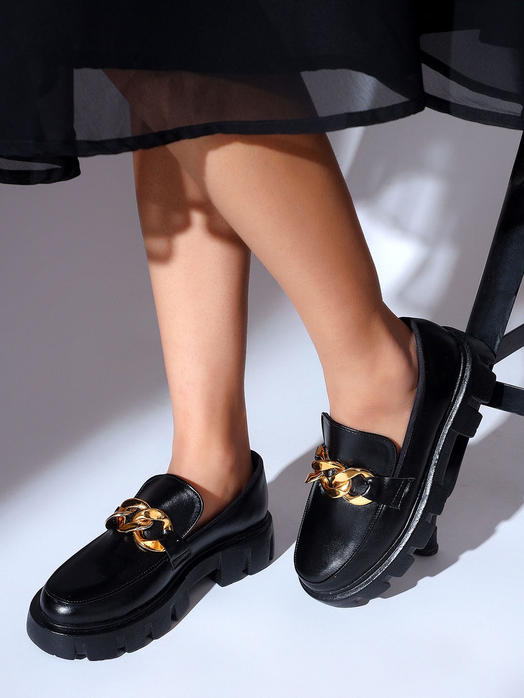 

The Roadster Lifestyle Co. Women Black Buckled Heeled Horsebit Loafers