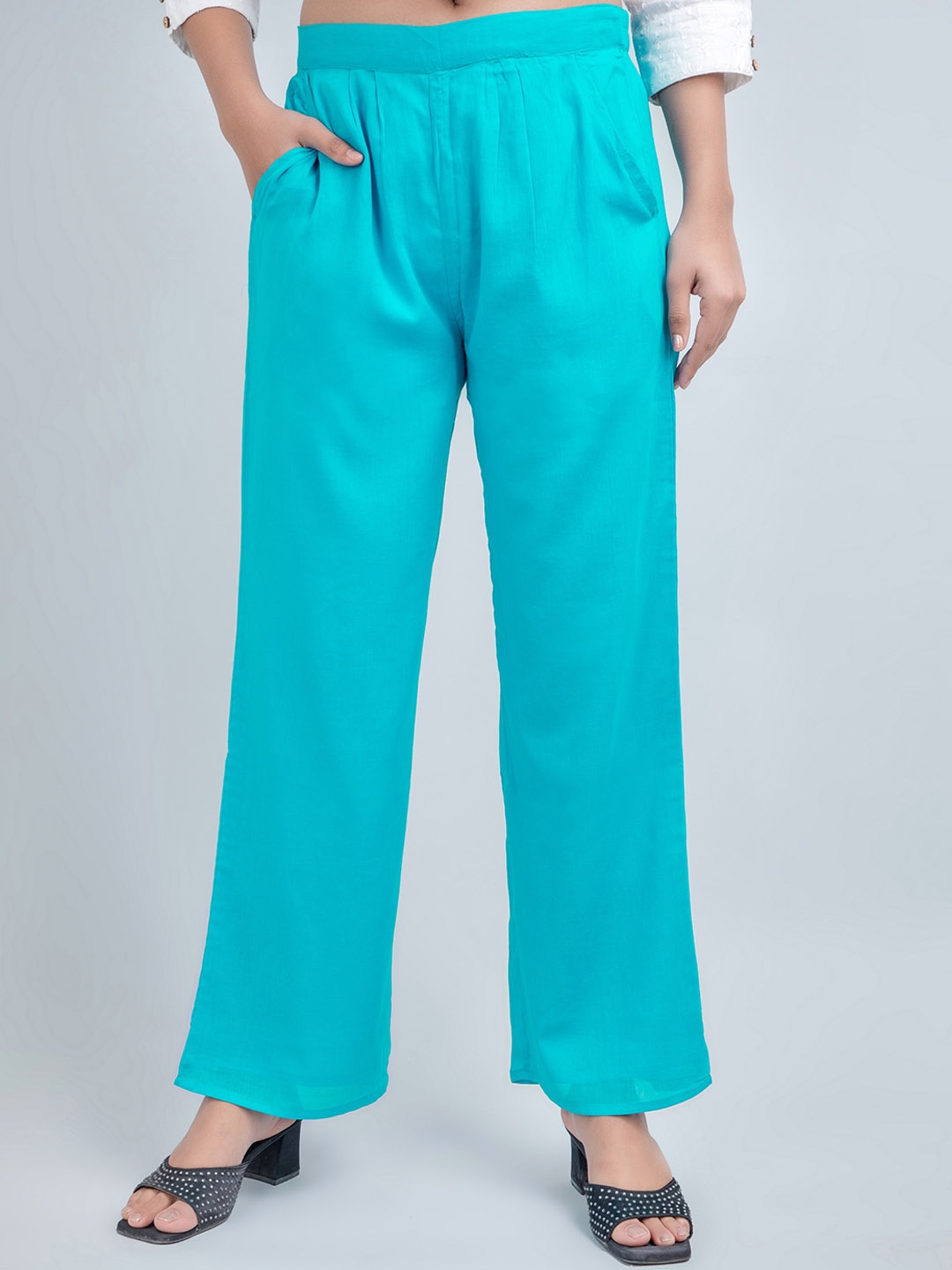 

SUTI Women Mid-Rise Loose Fit Pleated Cotton Trousers, Blue