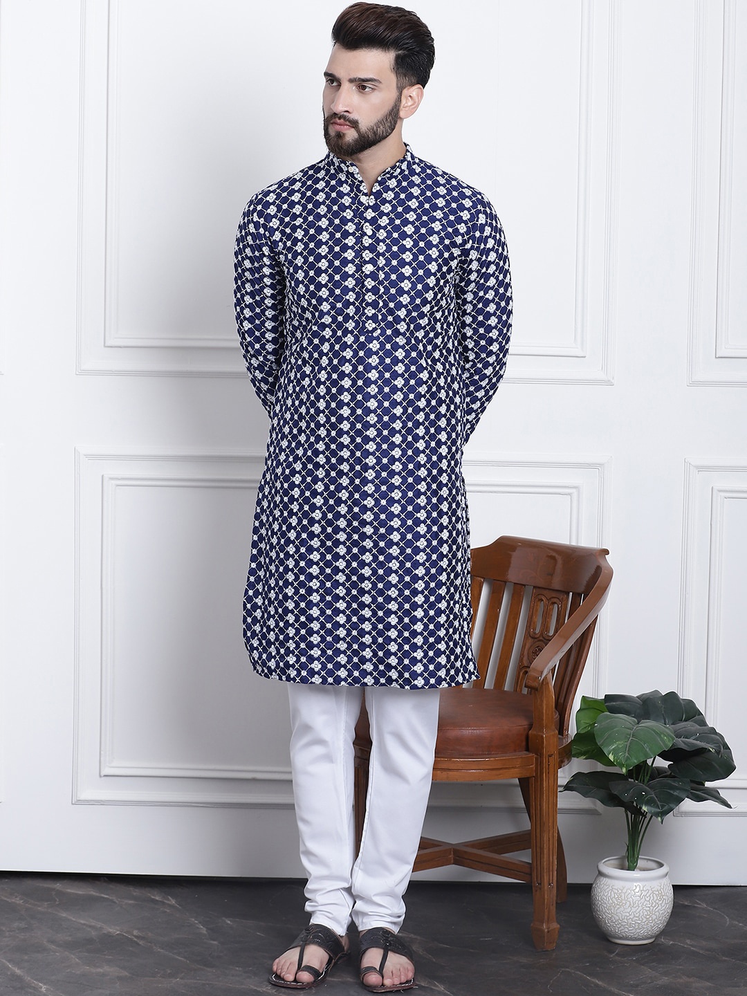 

SOJANYA Floral Embroidered Thread Work Kurta With Churidar, Navy blue