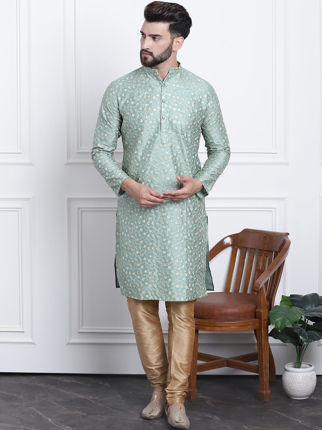 

SOJANYA Floral Embroidered Straight Kurta with Churidar, Green