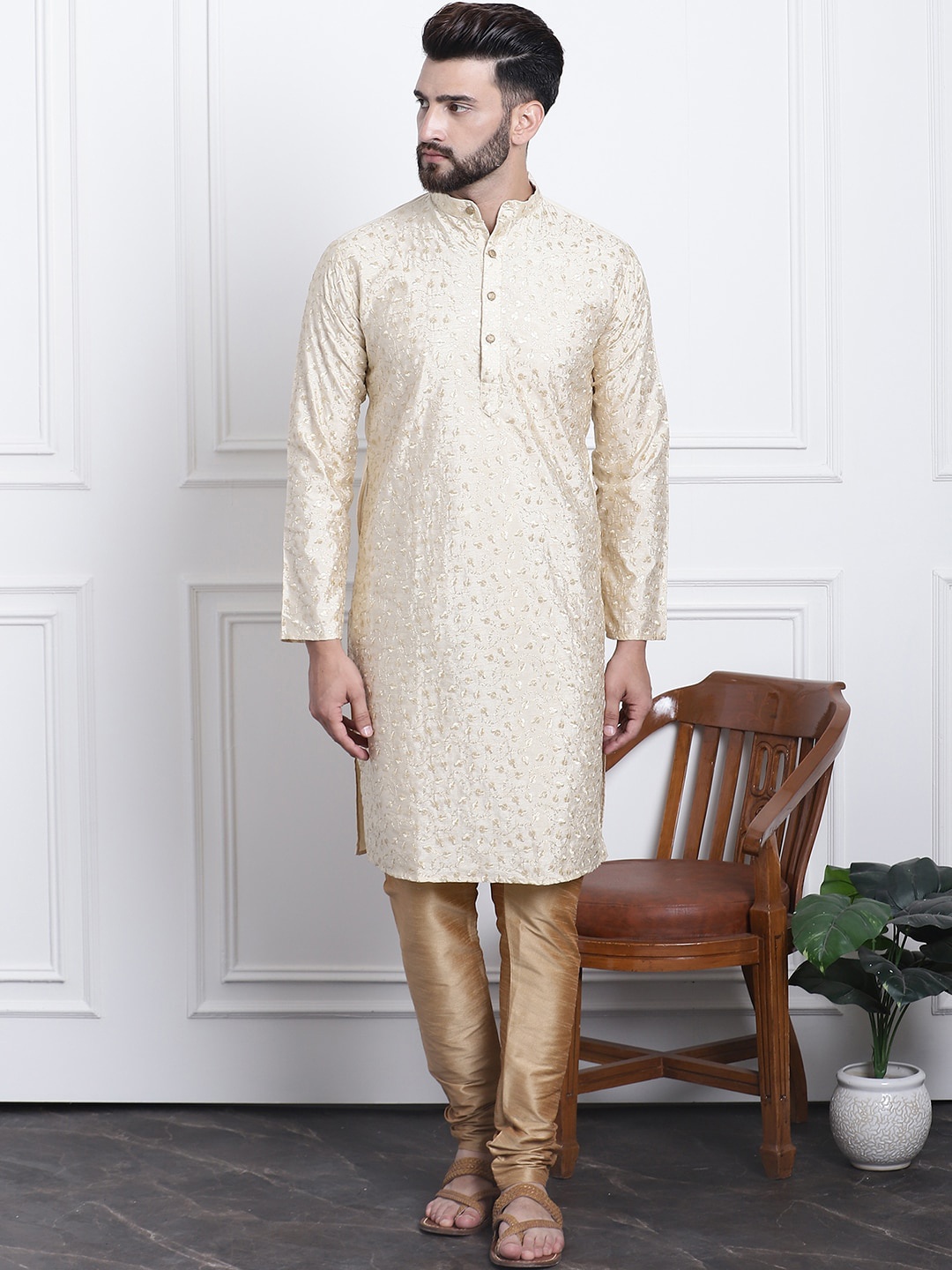 

SOJANYA Floral Embroidered Regular Thread Work Silk Cotton Kurta Sets, Gold
