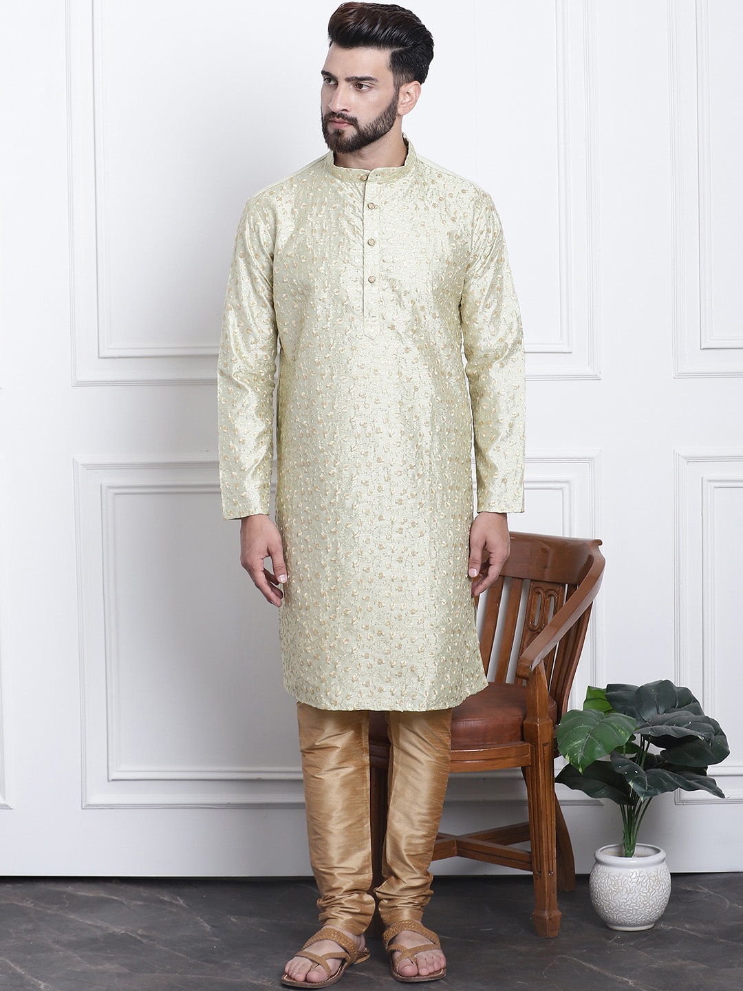 

SOJANYA Floral Embroidered Regular Kurta with Churidar, Green