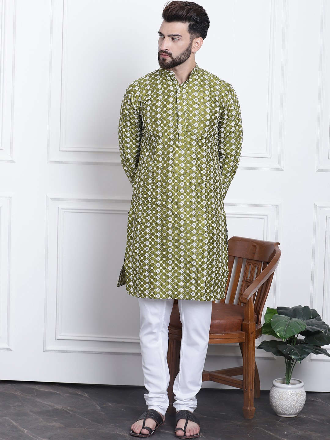 

SOJANYA Ethnic Motifs Embroidered Thread Work Kurta with Churidar, Green
