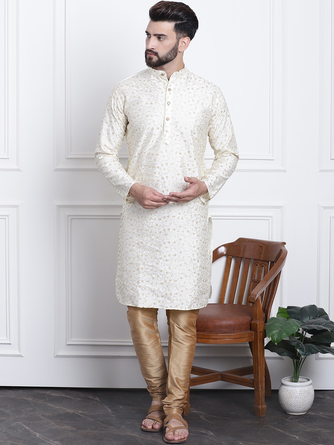

SOJANYA Ethnic Motifs Embroidered Straight Kurta With Churidar, Cream