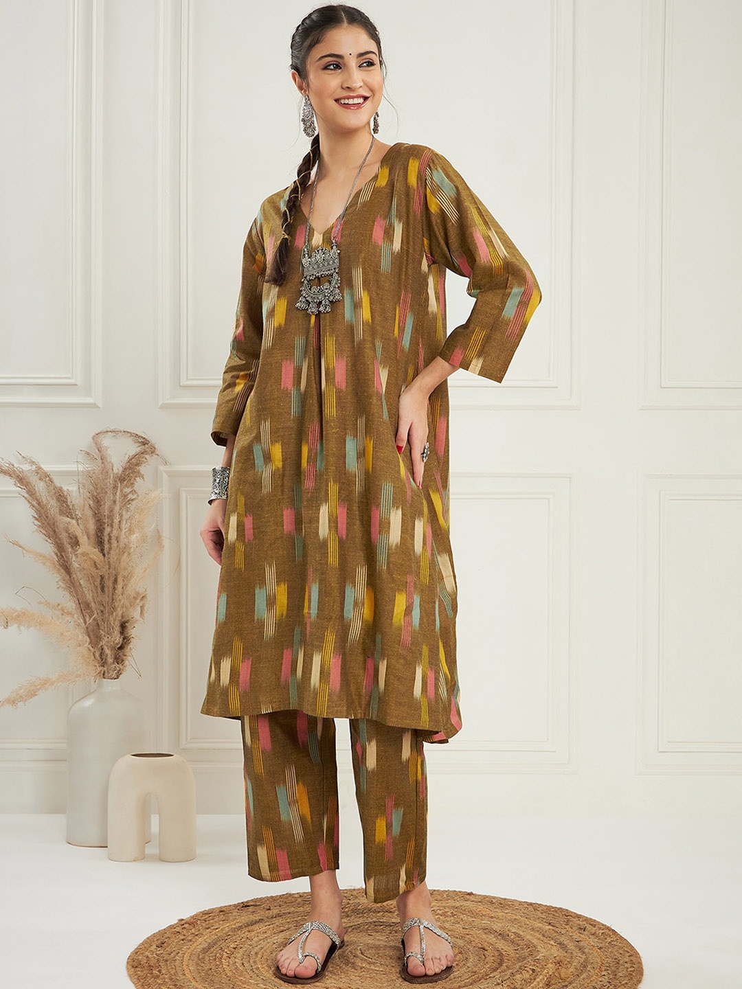 

InWeave Abstract Printed V-Neck Pure Cotton Kurta with Trousers, Olive