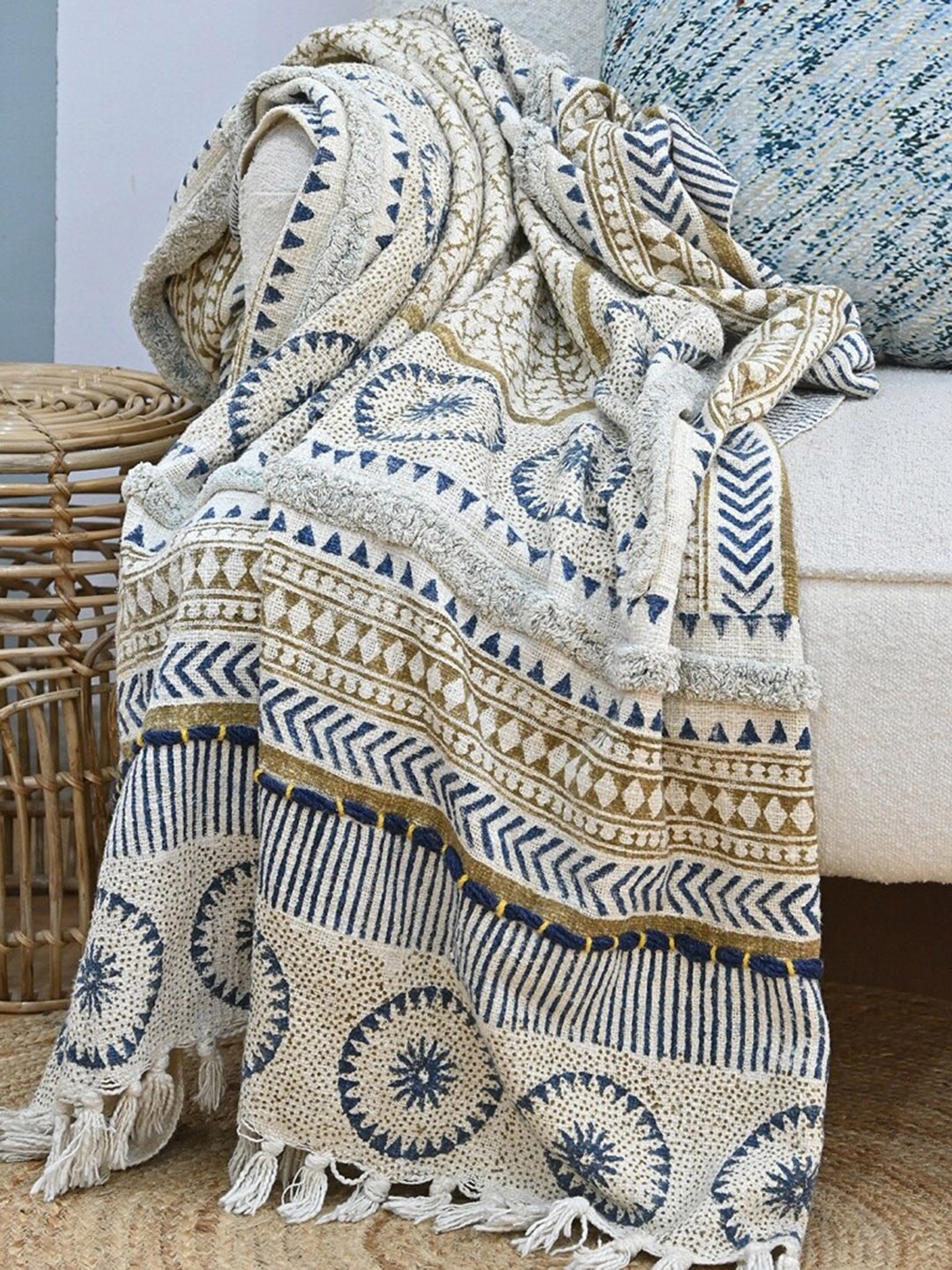 

Art Avenue Valeriya Beige Colored & Black Printed Cotton Throw